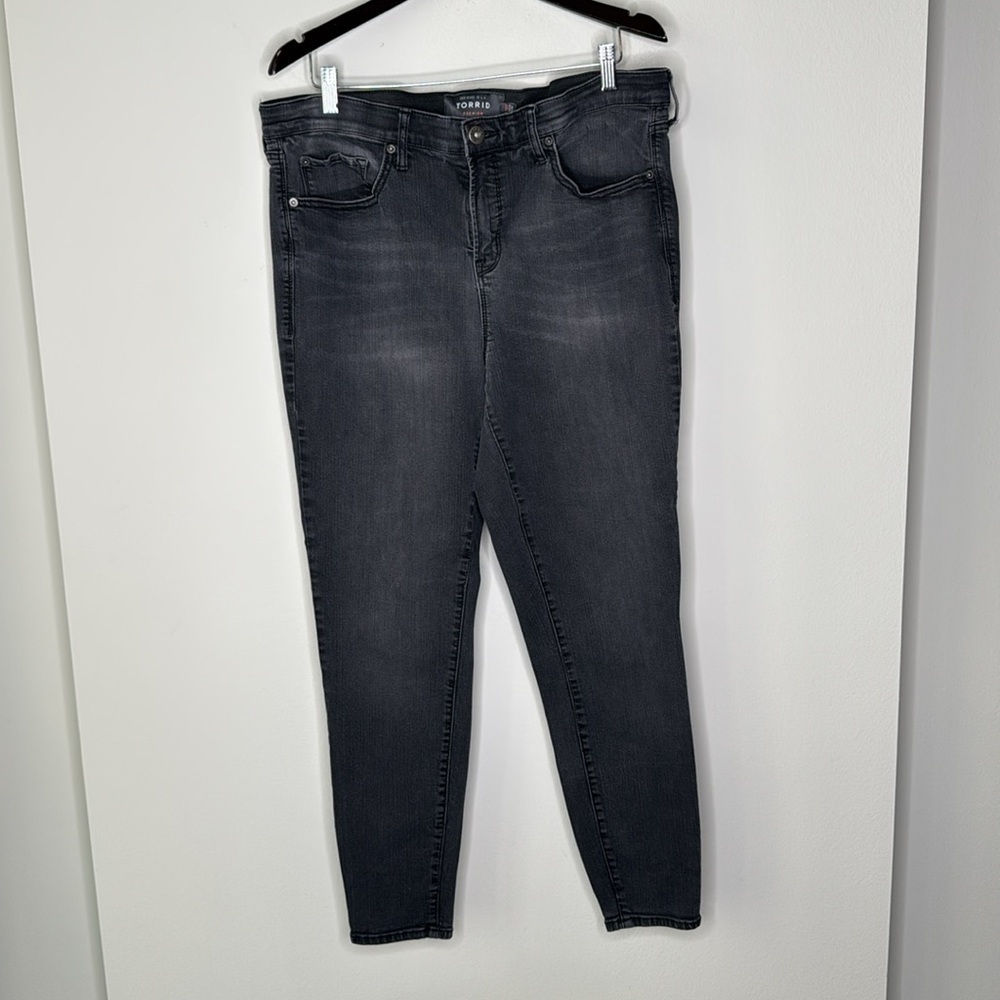 Torrid Skin High Skinny Premium Denim Black Jeans Women's Size 18 Tall